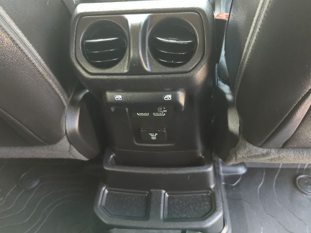 2019 Jeep Wrangler Unlimited Sahara Altitude