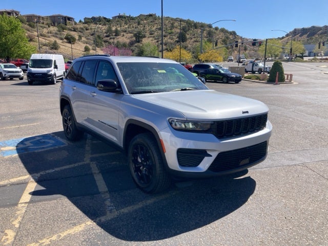 2025 Jeep Grand Cherokee Laredo