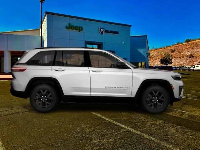 2026 Jeep Grand Cherokee Laredo