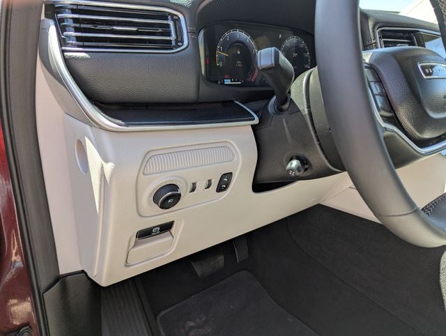 2024 Jeep Wagoneer Base