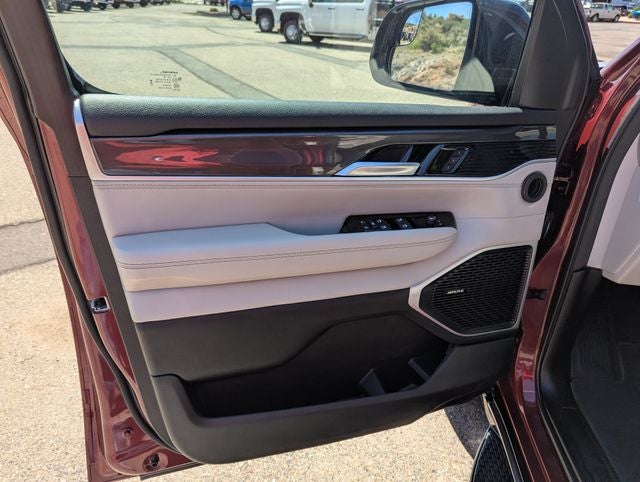 2024 Jeep Wagoneer Base