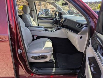 2024 Jeep Wagoneer Base