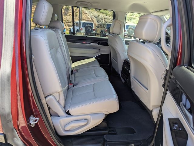 2024 Jeep Wagoneer Base