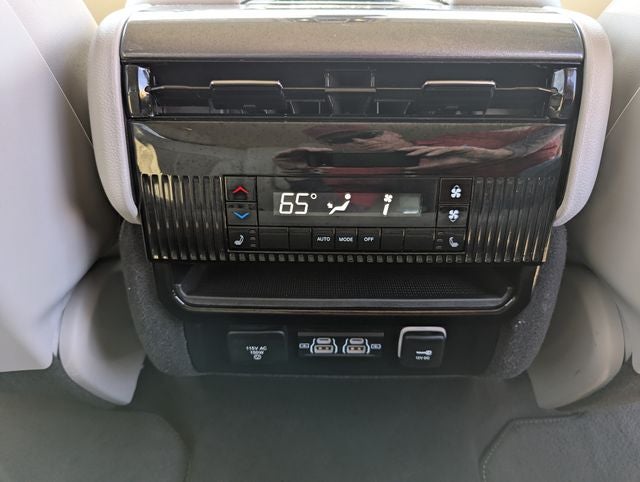 2024 Jeep Wagoneer Base