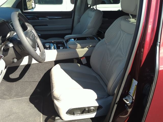 2024 Jeep Wagoneer Base