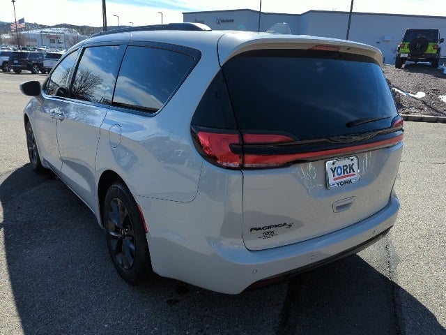 2021 Chrysler Pacifica Touring