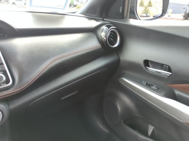 2019 Nissan Kicks SR